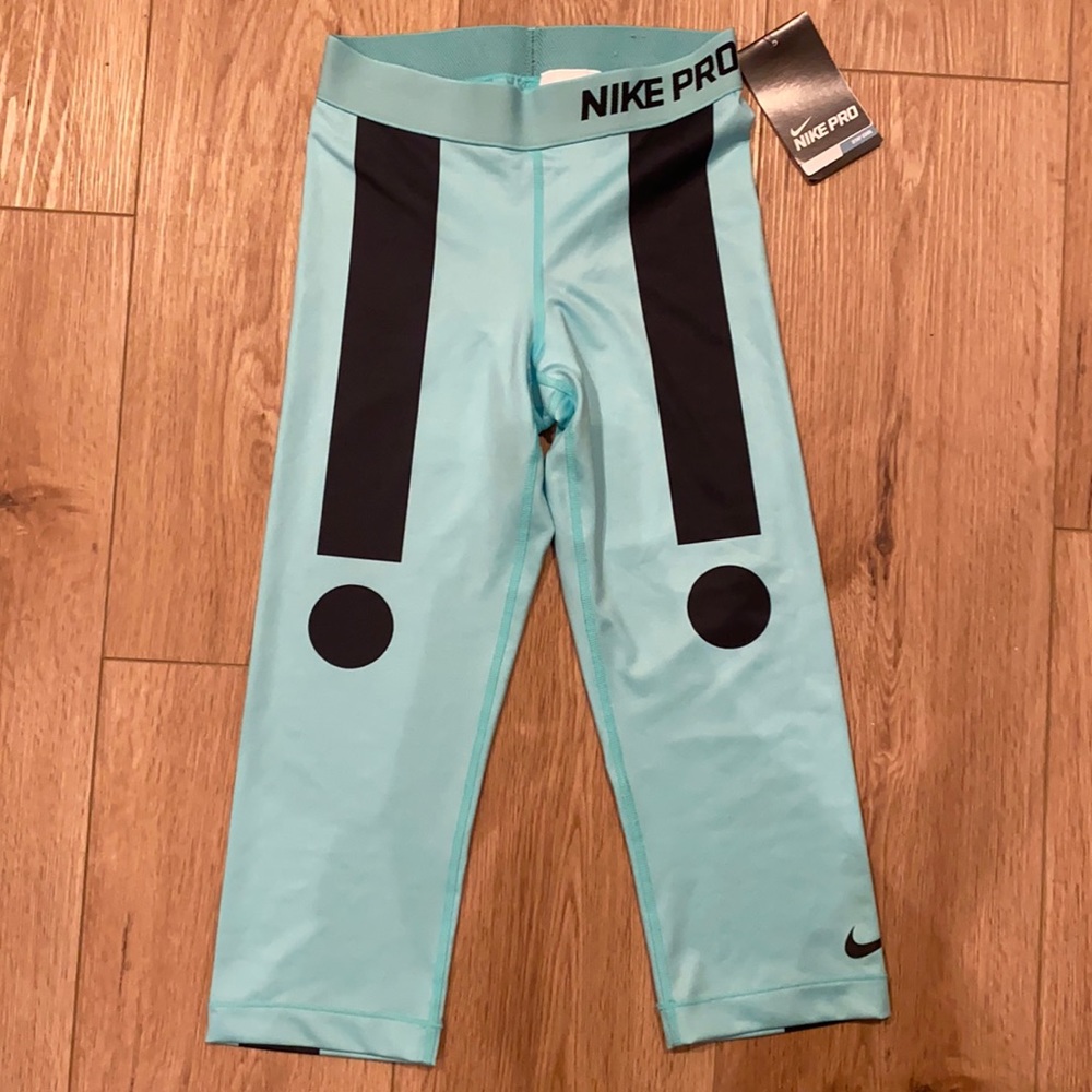 Nike Pro Women’s Capri Leggings - Size X-Small